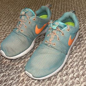 Women’s Nike roshes